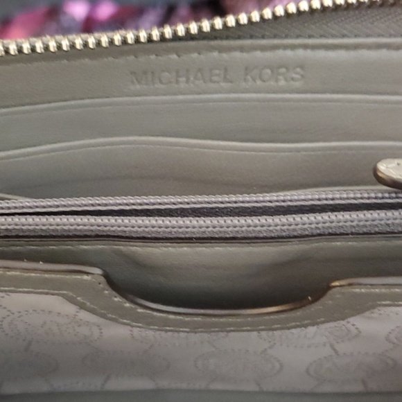 Michael Kors wristlet - Picture 4 of 5